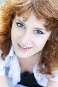Young Pretty Woman Looking Up Royalty Free Stock Images Young Pretty Woman Looking Up Royalty Free Stock Images