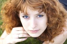 Young Pretty Woman Looking Up Royalty Free Stock Images Young Pretty Woman Looking Up Royalty Free Stock Images