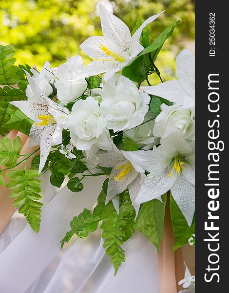 Decoration the wedding ceremony of white flowers