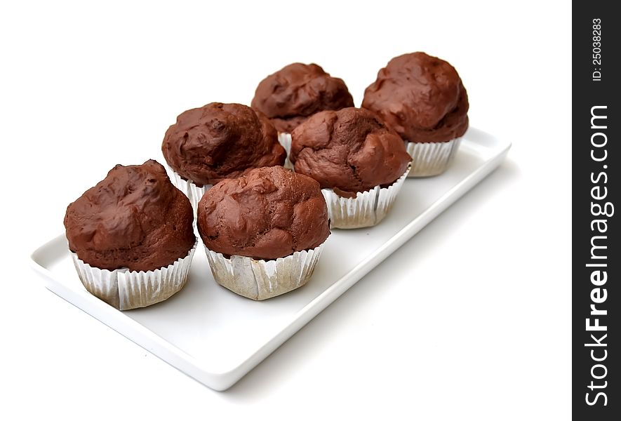 Six chocolate muffins in a rectangular plate