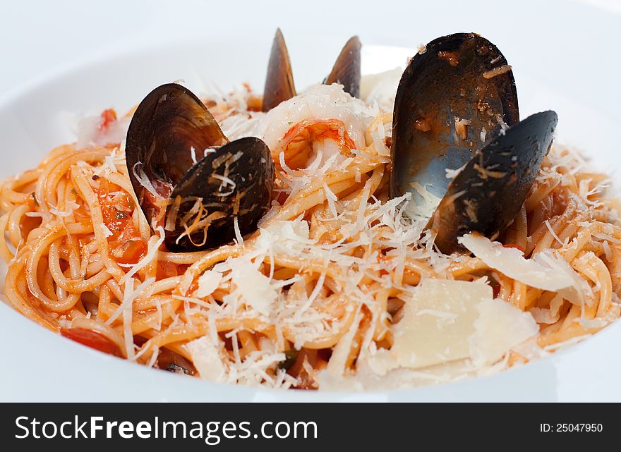 Spaghetti With Tomato Sauce And Mussels