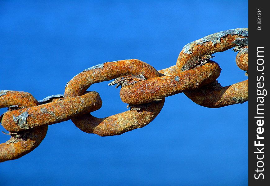 Macro view of a few rusty metal chain ring in high tension