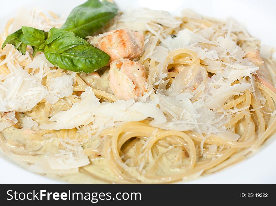 Tasty spaghetti with chunks of fish fillet