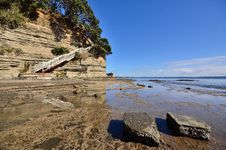 Steps Down To The Rocks Royalty Free Stock Photography Steps Down To The Rocks Royalty Free Stock Photography