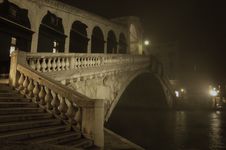 Rialto Bridge On A Misty Winters Night Royalty Free Stock Photo Rialto Bridge On A Misty Winters Night Royalty Free Stock Photo