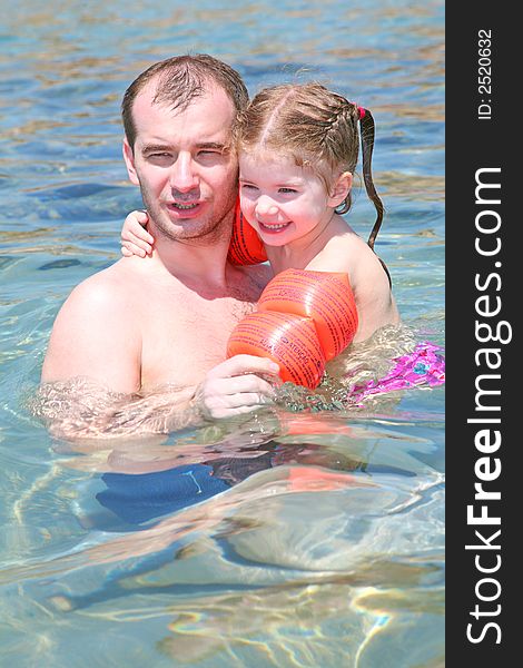 The father with a daughter in the sea