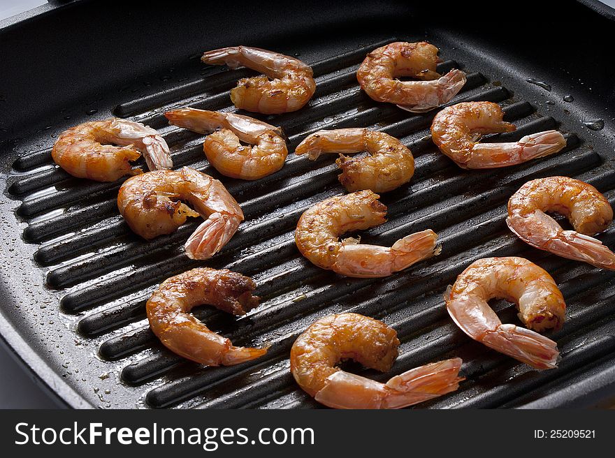 Some roasted shrimps on the grill black pan