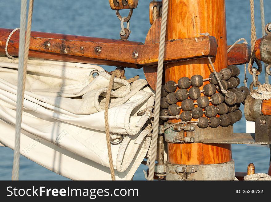 Mast foot of a sailing boat