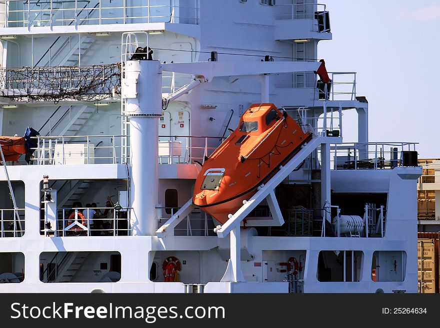 Rescue boat of a bull-carrier