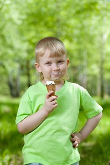 Kid Eating A Tasty Ice Cream Outdoors Royalty Free Stock Photos Kid Eating A Tasty Ice Cream Outdoors Royalty Free Stock Photos