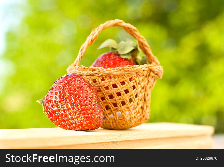 Fresh strawberries-fresh and healthy fruit