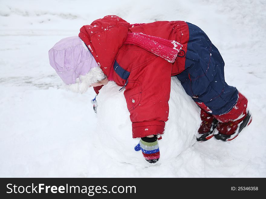 Little GirÐ´ Lies On Big Snowball