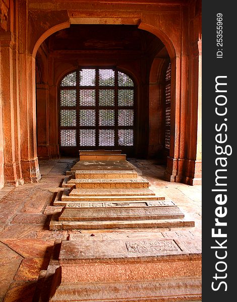 White marble tomb at Fatherpur Sikri, The ghost city, near Agra, Uttar Pradesh, Agra. Mogul architecture. Beautiful carving on pink sandstone. Islamic architecture style at King Akbar period. White marble tomb at Fatherpur Sikri, The ghost city, near Agra, Uttar Pradesh, Agra. Mogul architecture. Beautiful carving on pink sandstone. Islamic architecture style at King Akbar period.