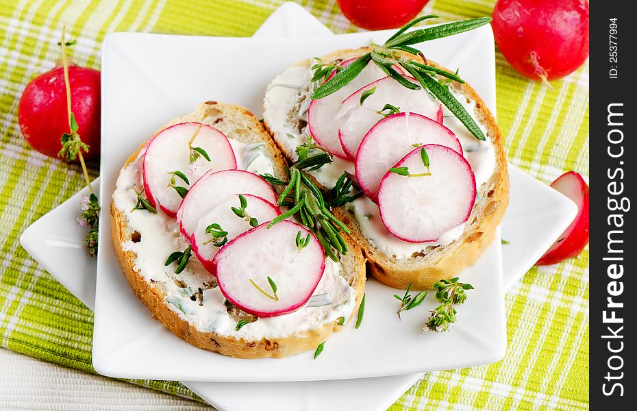 Fresh  sandwiches with radish and cheese