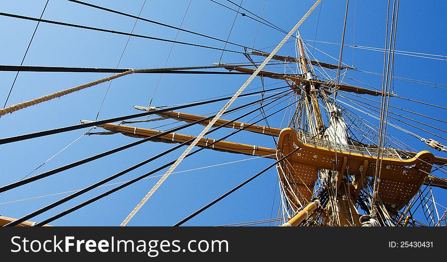 Ship mast and ropes
