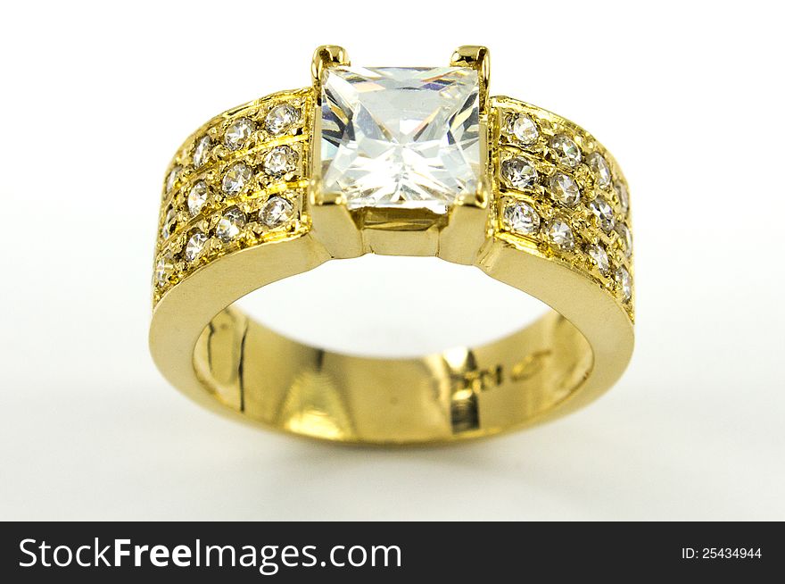 Gold ring with circons