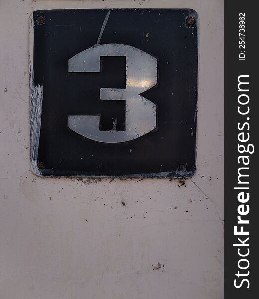 aclyric number on the old house, its number three