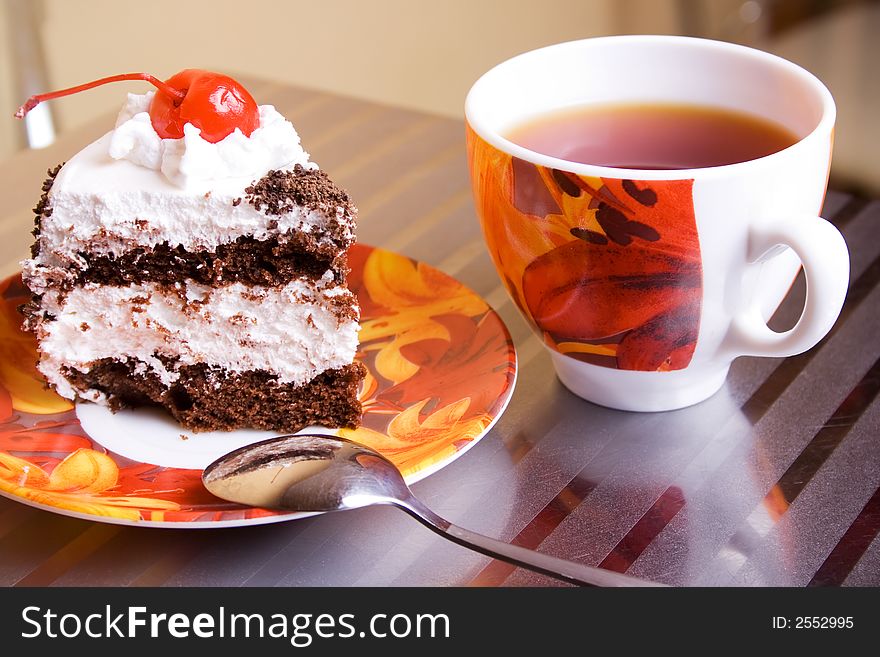 Tea cup and cake on table