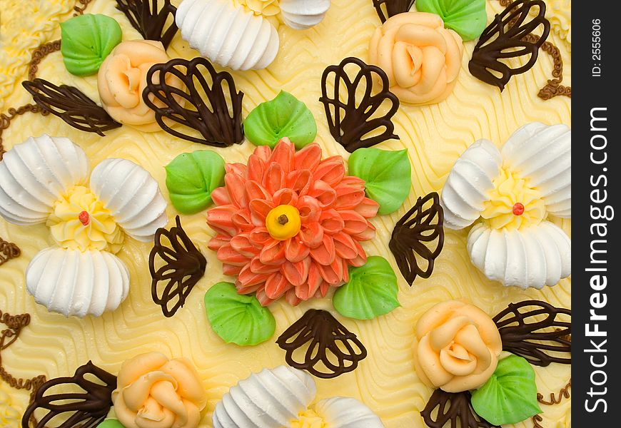 Cream cake, close-up, flowers and biscuit