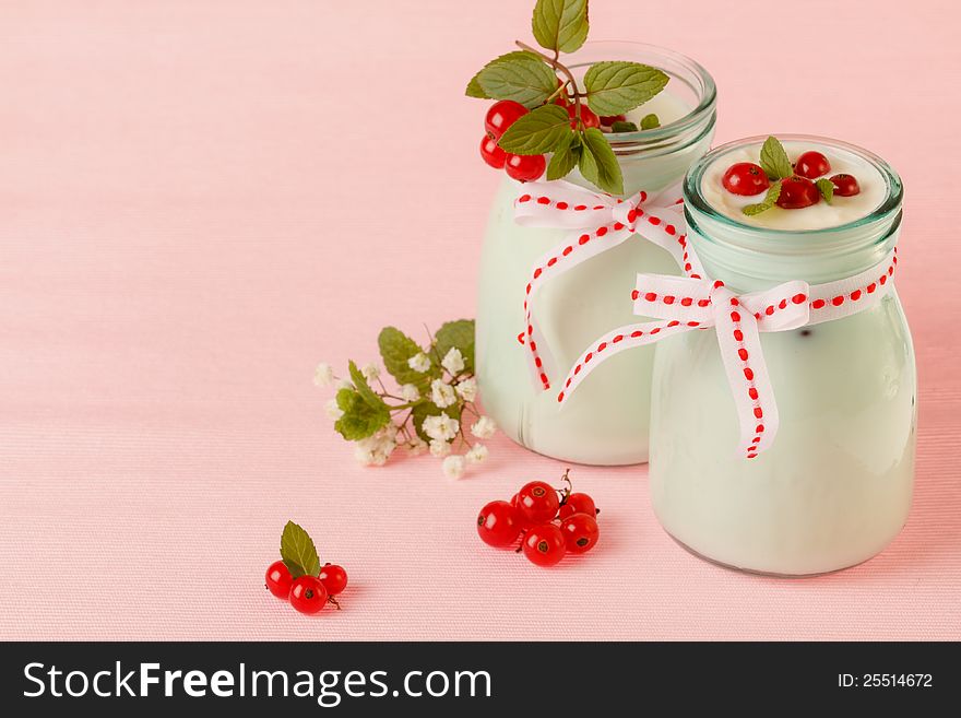 Redcurrant yoghurt with peppermint in vintage jars