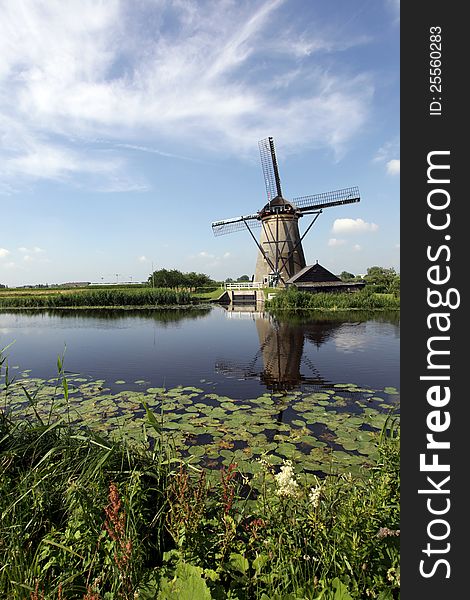 Windmills in central Holland near Kinderdijk. Windmills in central Holland near Kinderdijk.