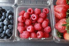 Blue Berries Rasberries Royalty Free Stock Images Blue Berries Rasberries Royalty Free Stock Images