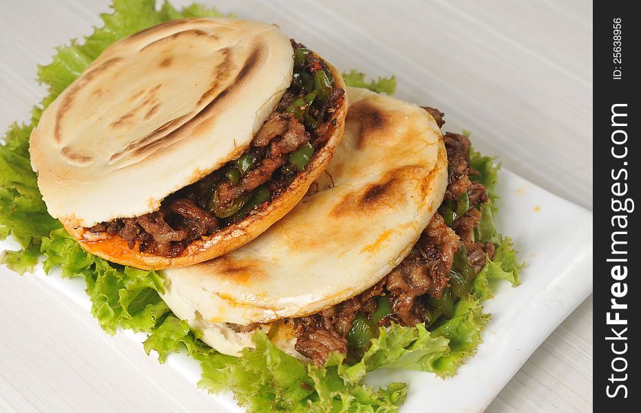 Chinese Hamburg-Meat and vegetables in bread