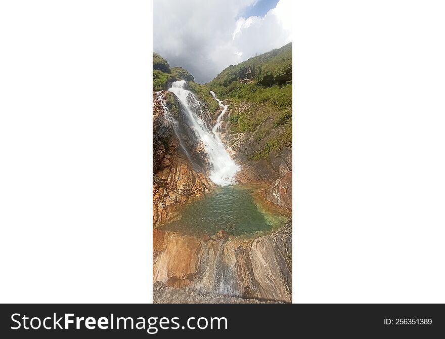 Beautiful Waterfall In The Middle Of The Mountains IND