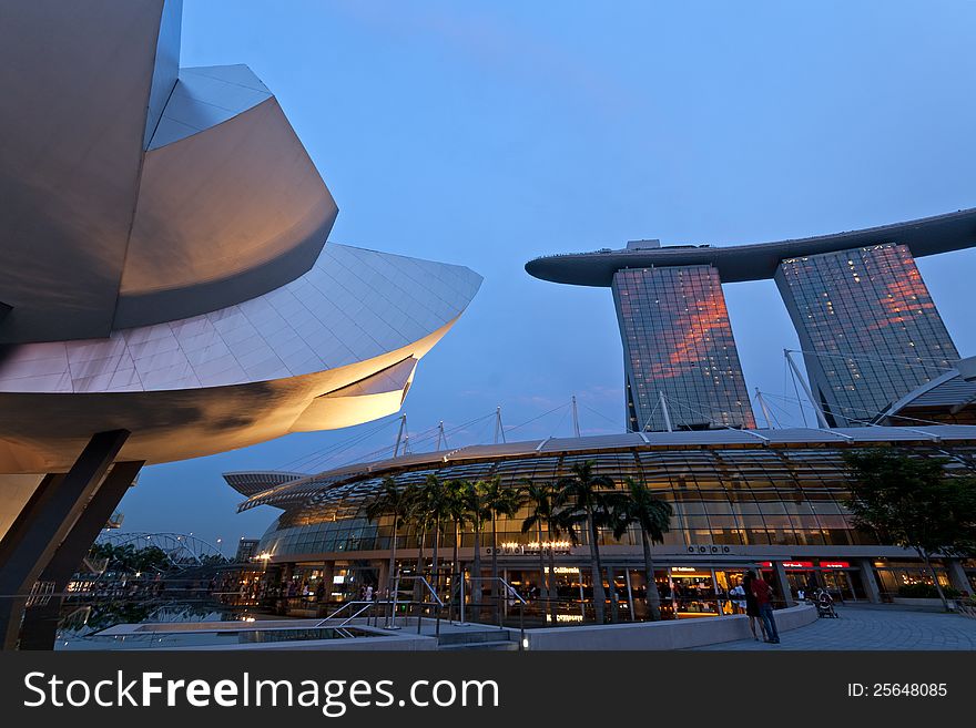 ArtScience Museum and Marina Bay Sands at dusk in Singapore. ArtScience Museum and Marina Bay Sands at dusk in Singapore.