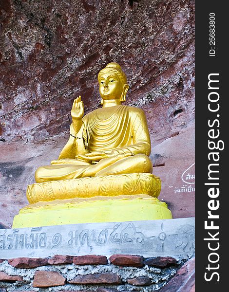 Buddha is respected Thai spiritual bond. Buddha is respected Thai spiritual bond.