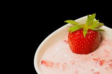 Fresh Strawberry With Cream Royalty Free Stock Photography