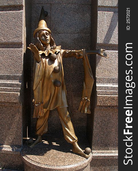 The monument to pierrot from the fairy tale about Pinocchio