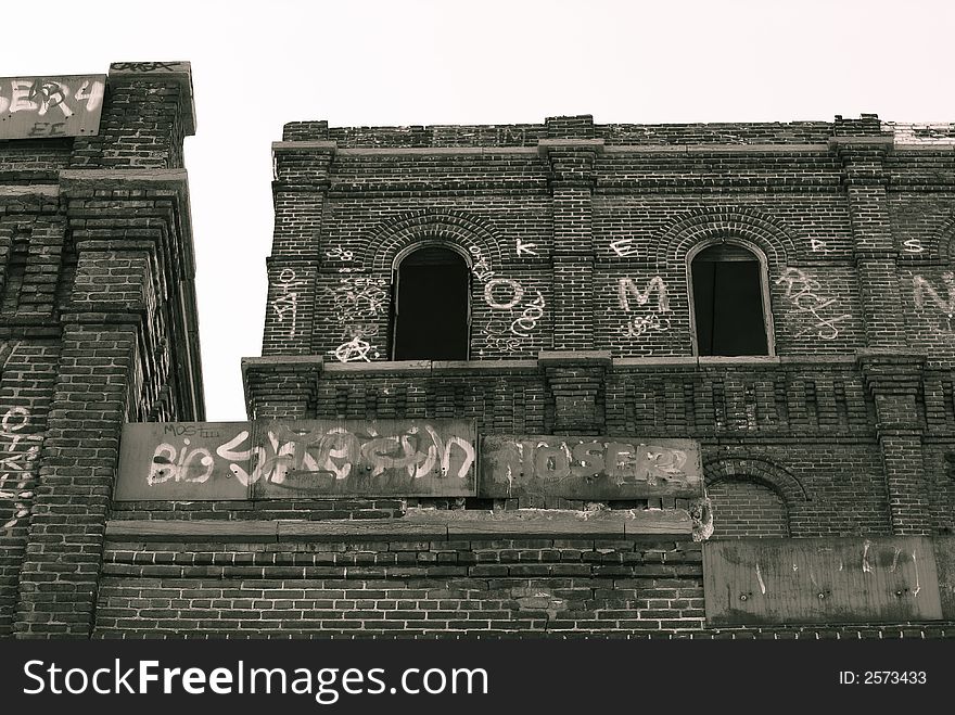 These abandoned factories are rare to find in Montreal because they convert all those buildings in condos or apartments. These abandoned factories are rare to find in Montreal because they convert all those buildings in condos or apartments