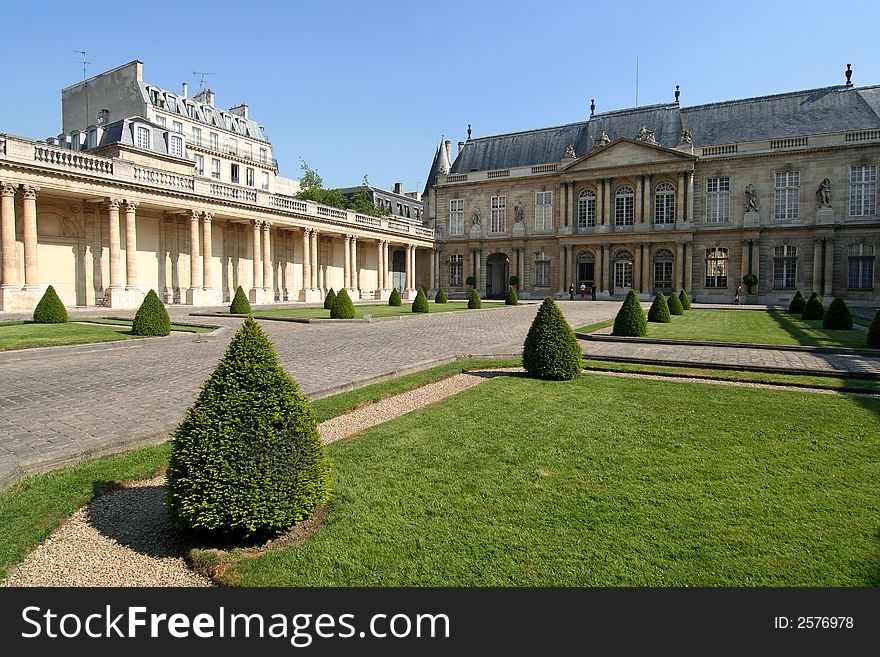 Large mansion with lawn in Paris. Large mansion with lawn in Paris