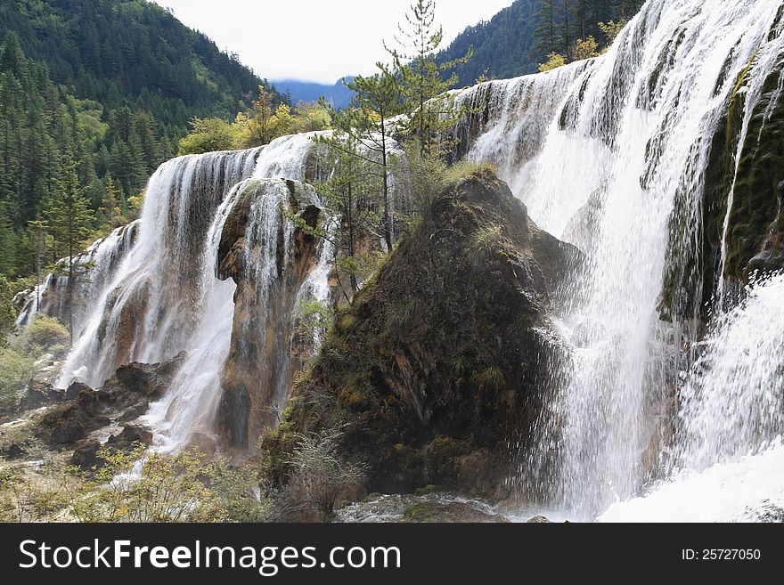 Jiuzhaigou Locates in Nanping County, Aba Tibetan-Qiang Autonomous Prefecture, Jiuzhaigou Ravine stretches 80 kilometers in one direction and takes up an area of more than 60,000 hectares. The area consists of six scenic spotsâ€”â€”Changhai, Jianyan, Nuorilang, Shuzheng, Zharu and Heihai. It becomes a world renowned scenic spot because of its diversity in natural scenery which includes snowy peaks, double waterfalls, colorful forests and green sea. Furthermore, Tibetan customs are another attraction. It was listed as a world heritage site in 1992. Jiuzhaigou Locates in Nanping County, Aba Tibetan-Qiang Autonomous Prefecture, Jiuzhaigou Ravine stretches 80 kilometers in one direction and takes up an area of more than 60,000 hectares. The area consists of six scenic spotsâ€”â€”Changhai, Jianyan, Nuorilang, Shuzheng, Zharu and Heihai. It becomes a world renowned scenic spot because of its diversity in natural scenery which includes snowy peaks, double waterfalls, colorful forests and green sea. Furthermore, Tibetan customs are another attraction. It was listed as a world heritage site in 1992.