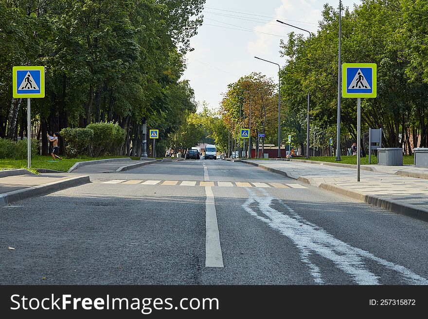 Road and pedestrian crossing in Kapotnya & x28 Moscow region& x29
