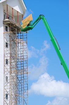 Construction Scaffolding And Lift On Tall Buiding Stock Photography