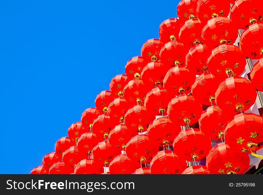 Chinese festivals suspension of red lantern, pray in the New Year, the whole family life thriving in peace
