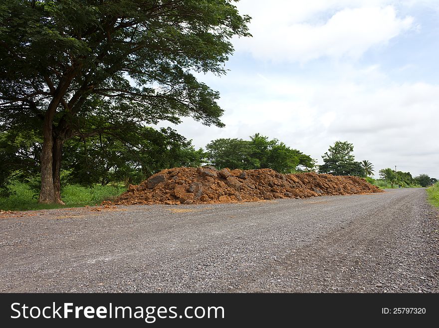 Are low in view of preparing the soil to repair the road in a rural area. Are low in view of preparing the soil to repair the road in a rural area.