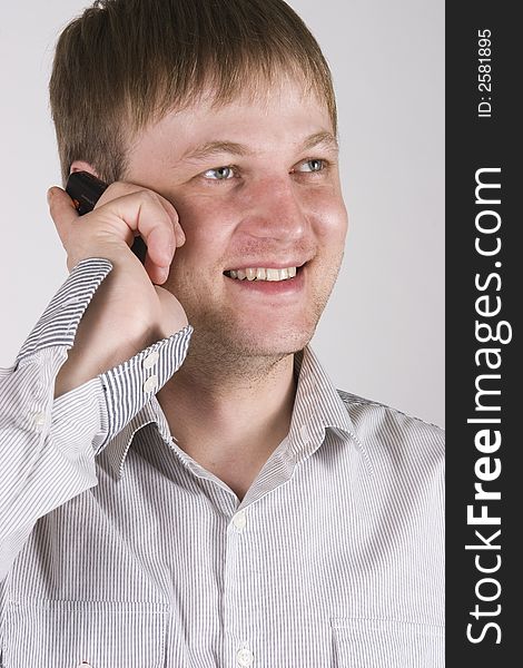Young businessman talking on the cell phone