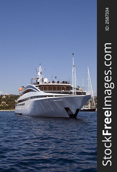 Motor yacht RM Elegant a 72m Lamda shipyards build in 2005, charter yacht for 30 guests