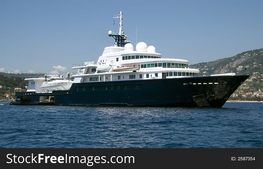 Motor yacht Le Grand Bleu a 108 m Bremer Vulkan 2000 build explorer yacht with a 21m Guy Coach and 22m dubois sail sloop. Motor yacht Le Grand Bleu a 108 m Bremer Vulkan 2000 build explorer yacht with a 21m Guy Coach and 22m dubois sail sloop