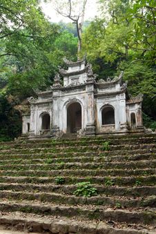 Stairs To An Old Building Royalty Free Stock Images Stairs To An Old Building Royalty Free Stock Images