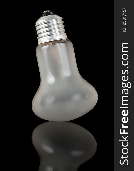 White bulb isolated over black background with reflection