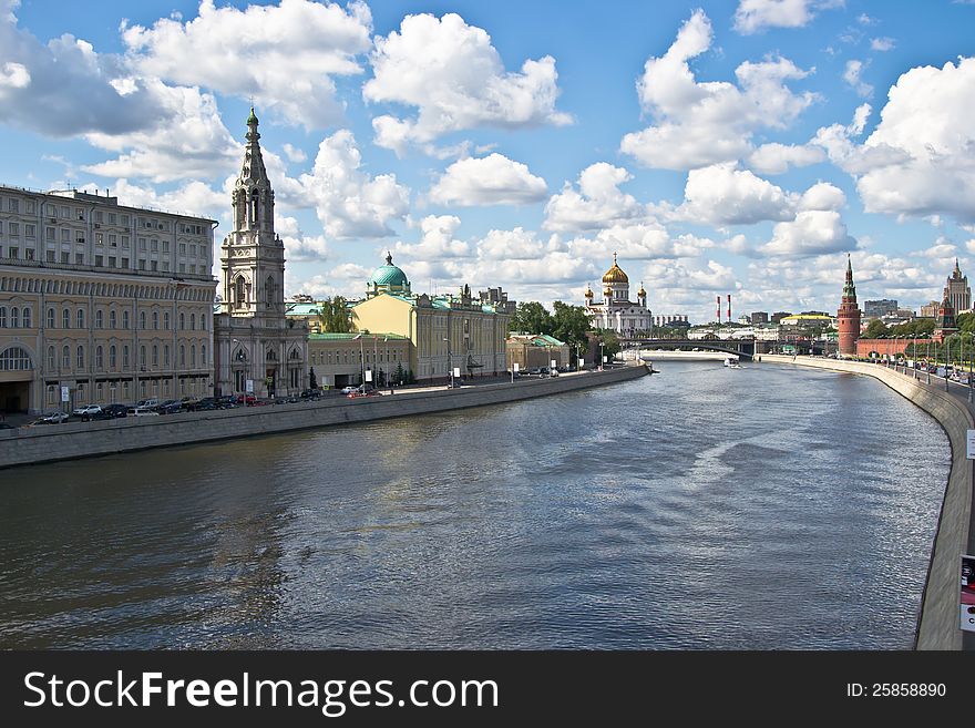 Embankment of the Moskva River Kremlin temple