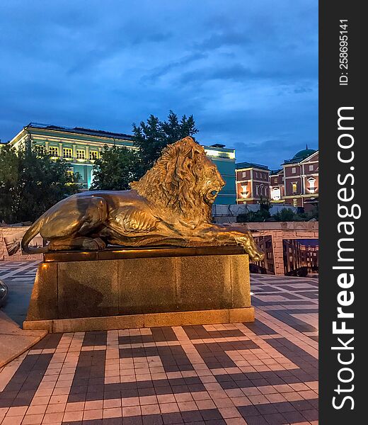 Lion statue in Moscow.