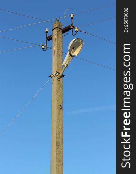 Concrete lighting column and crossing wires