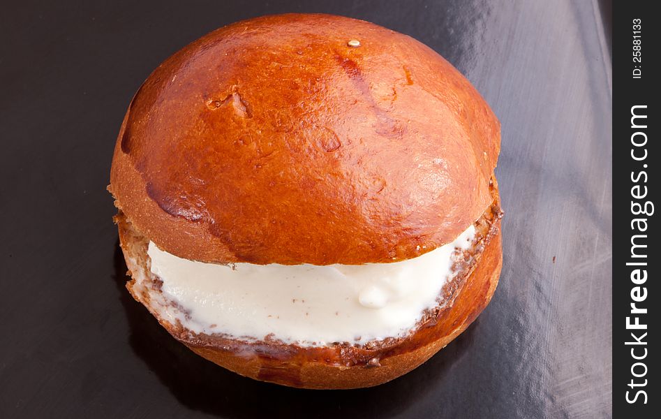 Tow Ice Cream Sandwich On black dish vanilla in bread
