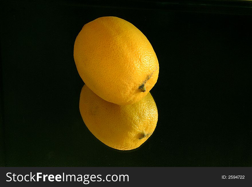 Reflection of the yellow lemon