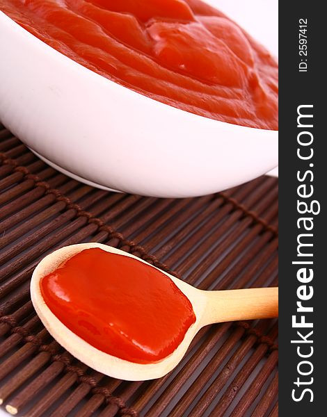 Ketchup-tomato paste